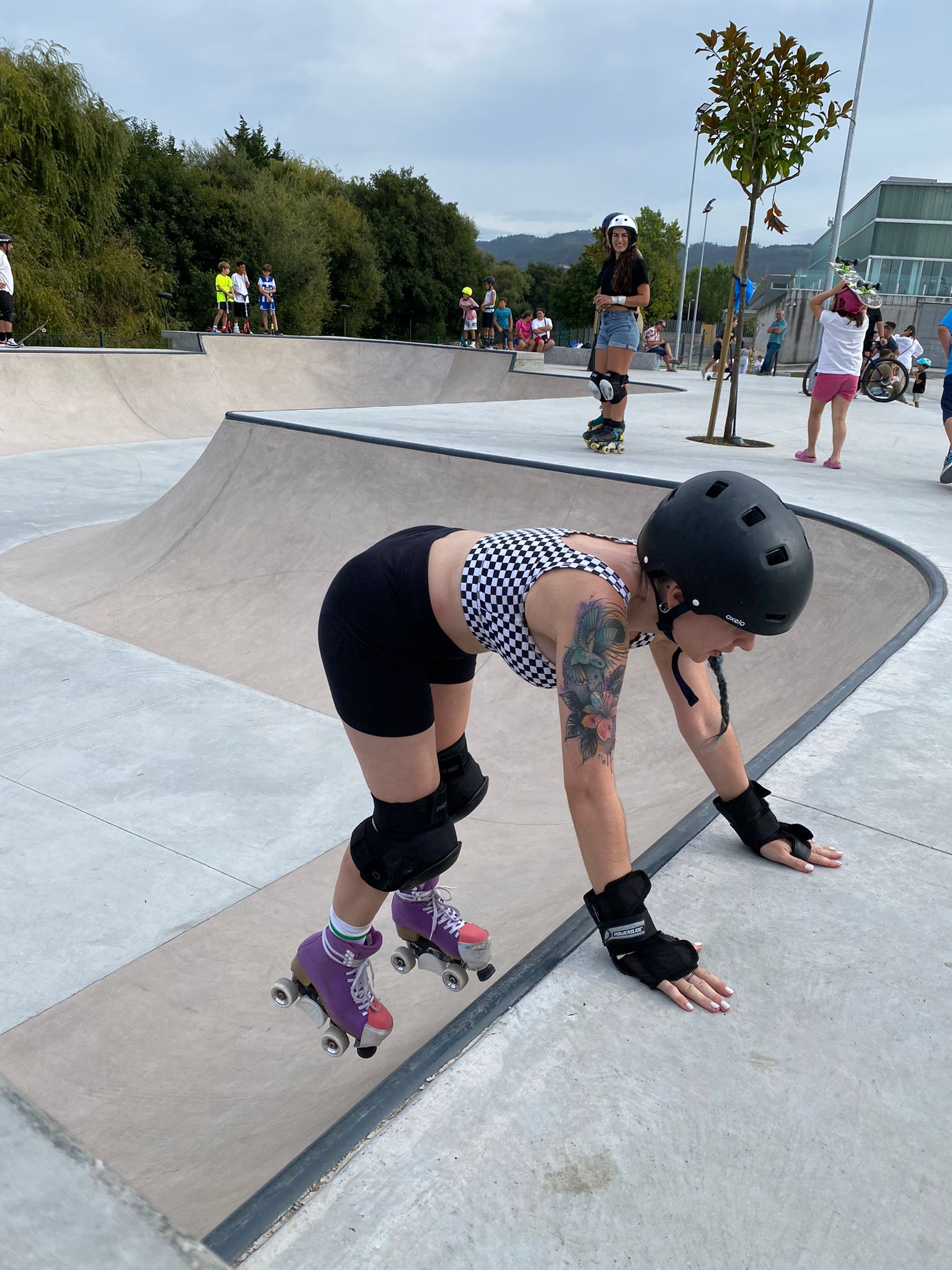 girl rollerskating in a bowl